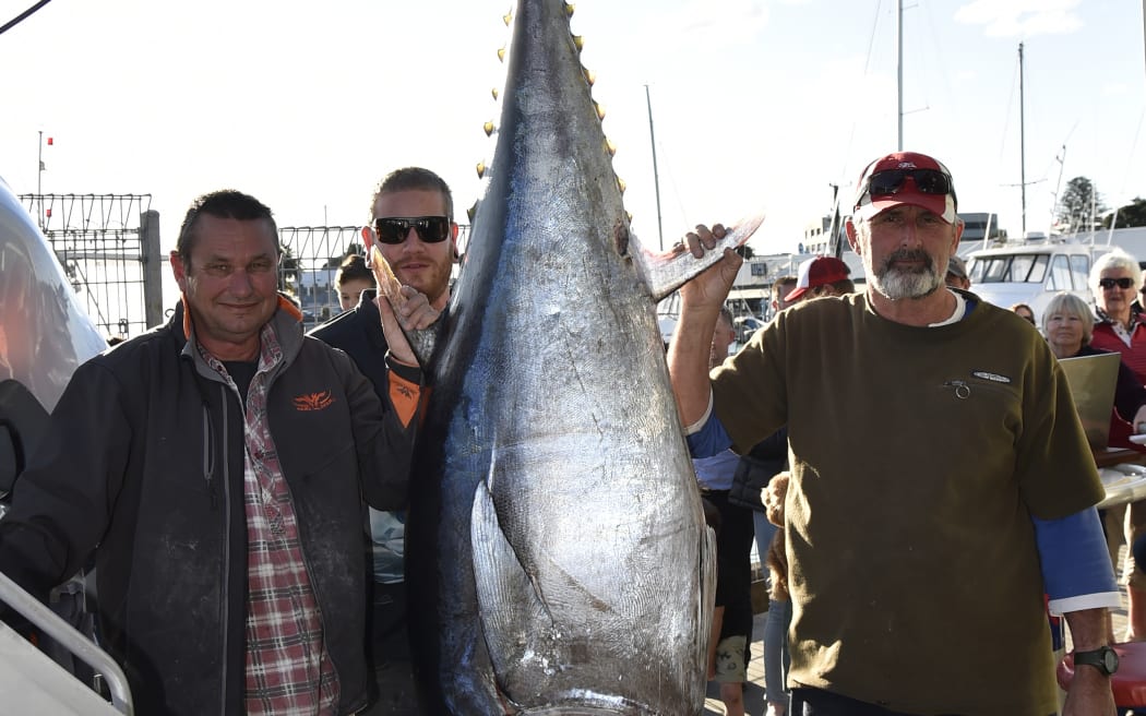 John Ballard, Matt Peters, Graeme McKay and their 156.85kg bluefin tuna