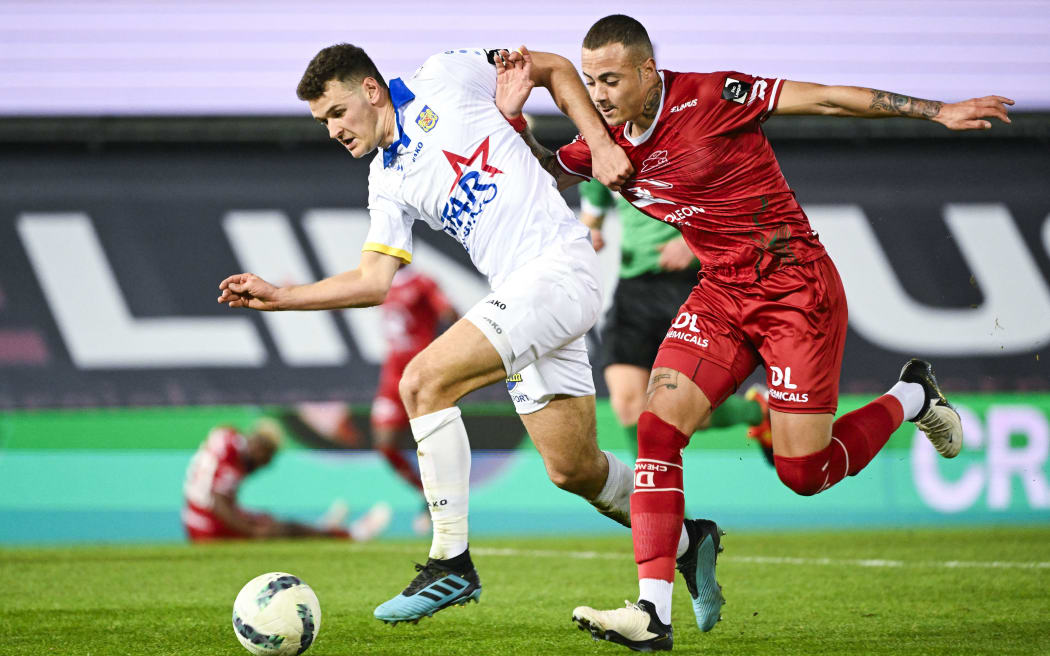 Beveren's Louis Verstraete and Essevee's Matheus Machado Ferreira in action