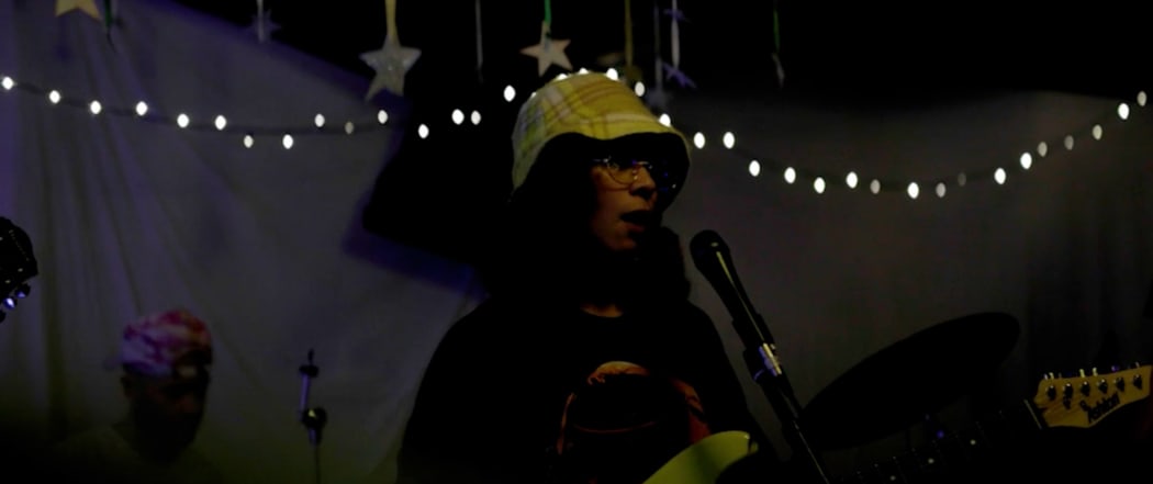 Mā performing
