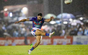 Shaun Johnson kicks the winning penalty. Cronulla Sharks  v One NZ Warriors. NRL Rugby League, PointsBet Stadium., NSW, Australia, Sunday 2nd April 2023 Copyright Photo: David Neilson / www.photosport.nz