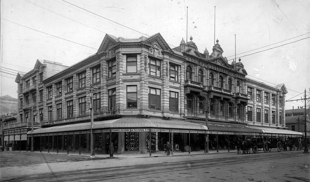 Kirkaldie & Stains in 1909, it was in 1908 that the store was surrounded by its distinctive facade which remains today.