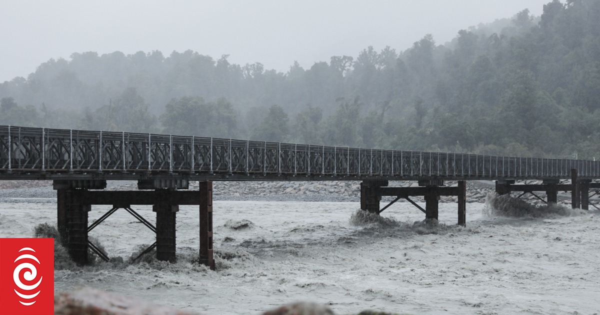 Orange heavy rain warnings still in place in south as bad weather moves north - Vimarsana News