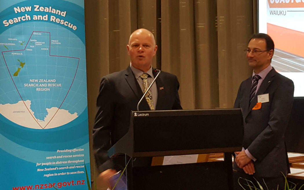 Ray Burge, left, accepts his gold award from the New Zealand Search and Rescue Council.