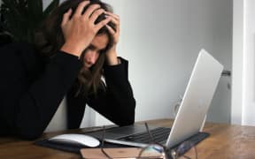According to a recent survey, 48% of in-person workers and 44% of hybrid workers have cried due to work.