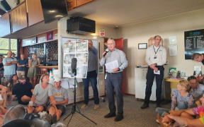 Hundreds of residents of the cyclone-hit Auckland suburb of Muriwai packed into the local golf club to meet with council staff.
