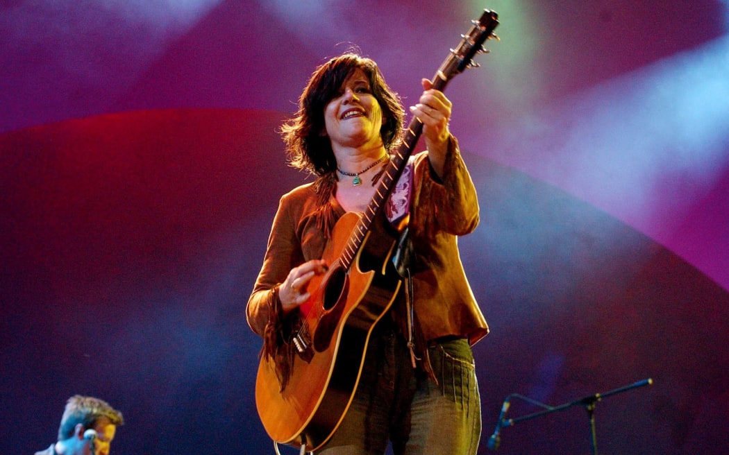 Jenny Morris performing at the "farmhand" relief concert at the Superdome in Sydney, October 26, 2002. (AAP Image/Mick Tsikas)