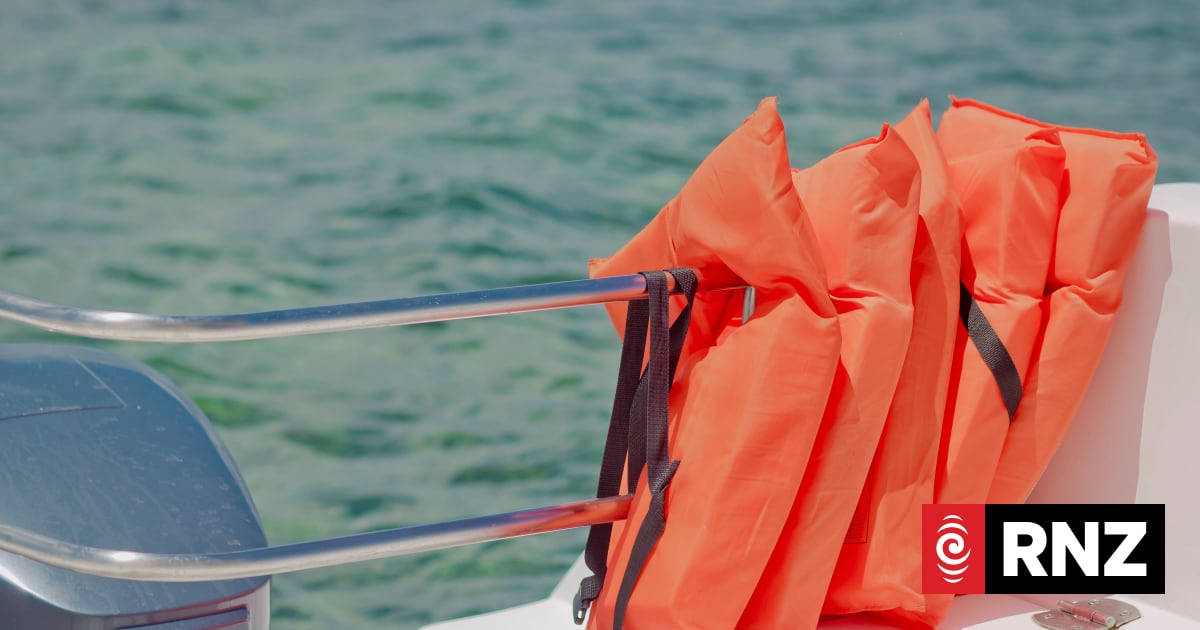 Professional kayakers worry mandatory lifejackets will make it harder to train