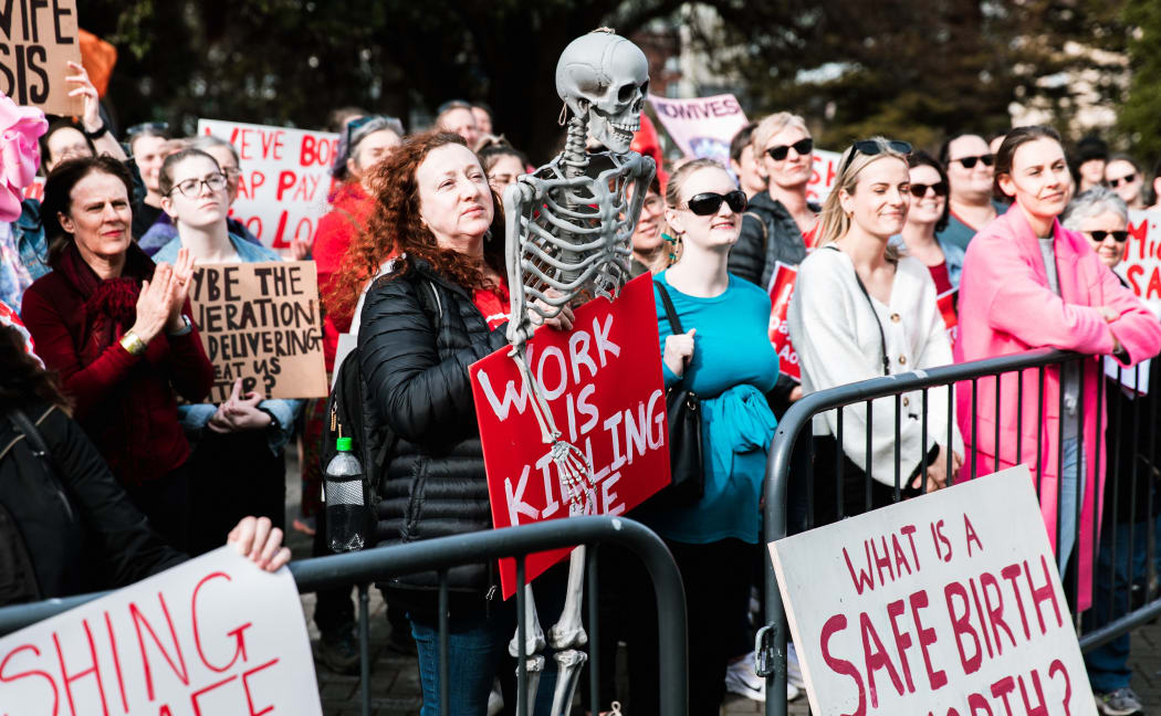 Rally over stalled pay talks