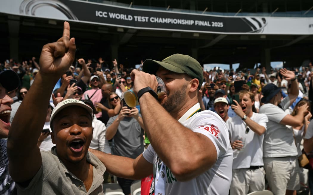 Man of the match, South Africa's Aiden Markram enjoys a drink with fans as he celebrates after victory on day four of the ICC World Test Championship cricket final match between Australia and South Africa, at Lord's cricket ground, in London, on June 14, 2025. South Africa won the Test by 5 wickets. (Photo by Glyn KIRK / AFP) / RESTRICTED TO EDITORIAL USE. NO ASSOCIATION WITH DIRECT COMPETITOR OF SPONSOR, PARTNER, OR SUPPLIER OF THE ECB