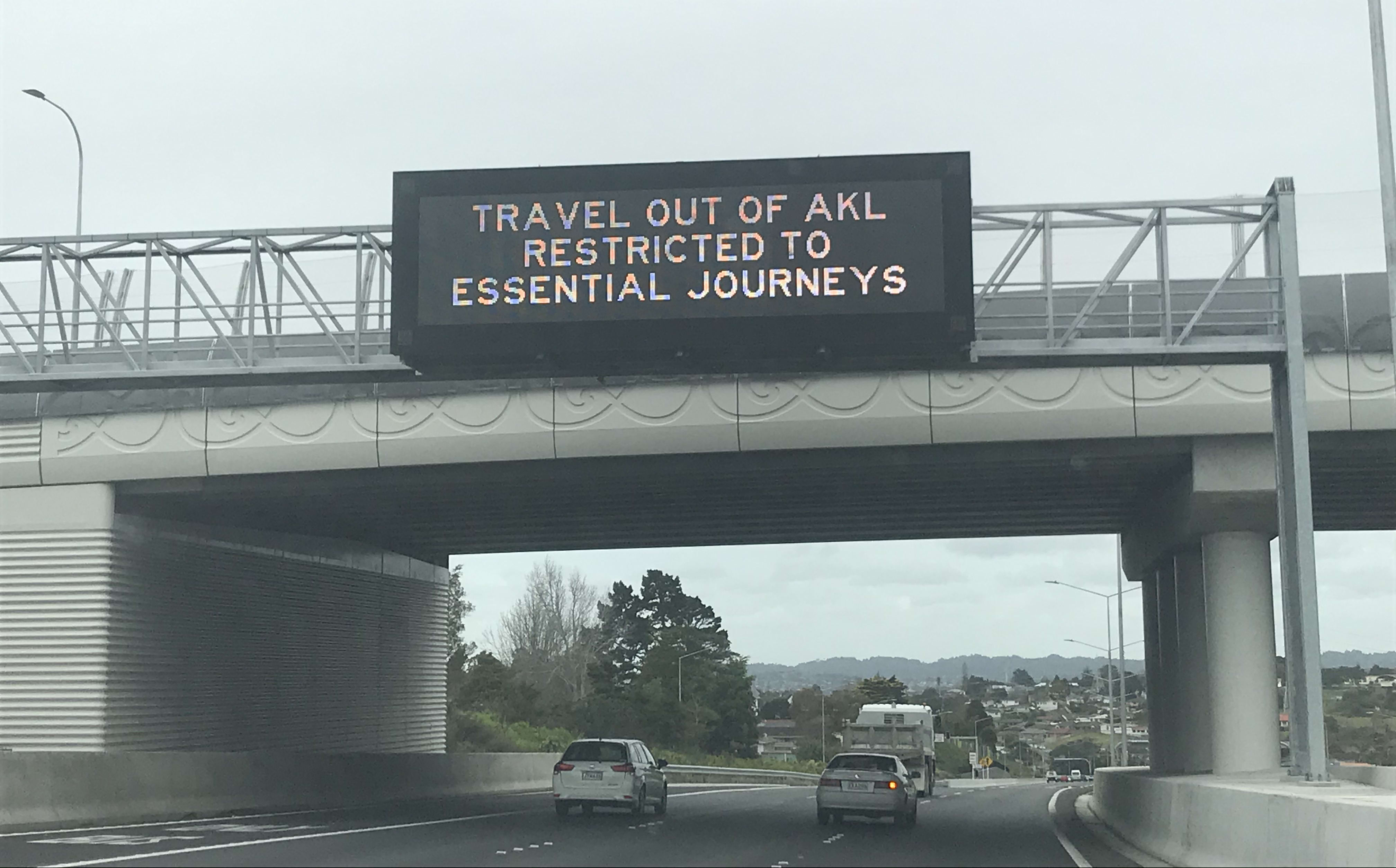A Covid-19 travel warning on an Auckland motorway sign on 18 August.