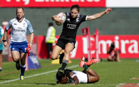 Michaela Blyde of New Zealand, evades a tackle, Women's Sevens Series, Dubai 2017.