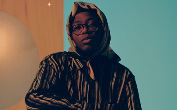 Jess goes deep with Botswana-Aotearoa hip-hop artist Phodiso Dintwe about finding home, telling stories through music, and making a career out of a precarious practice. Directed by Burundian interdisciplinary creative, Frandson Bahati (@frandsonbahati).