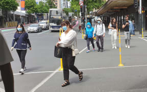 People in Queen Street Auckland, wearing masks.