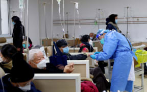 Patients are treated with intravenous infusion in a community healthcare institution in east China's Shanghai, Jan. 4, 2023.