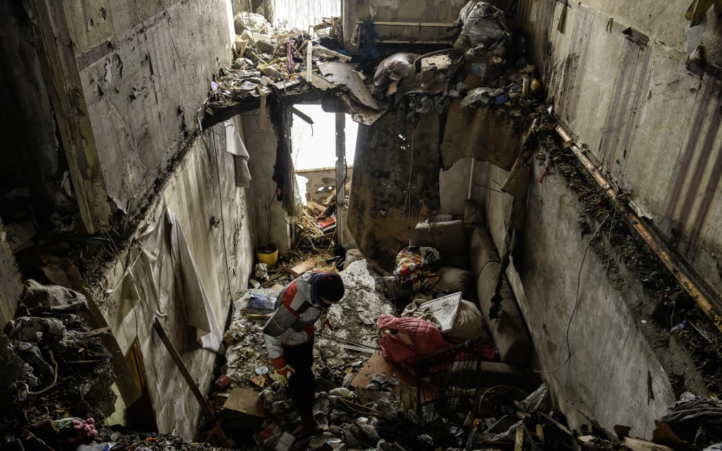 Local residents and volunteers are cleaning up debris in an apartment building that was heavily damaged during a massive Russian missile attack in Kyiv, Ukraine, on January 10, 2024. (Photo by Maxym Marusenko/NurPhoto) (Photo by Maxym Marusenko / NurPhoto / NurPhoto via AFP)