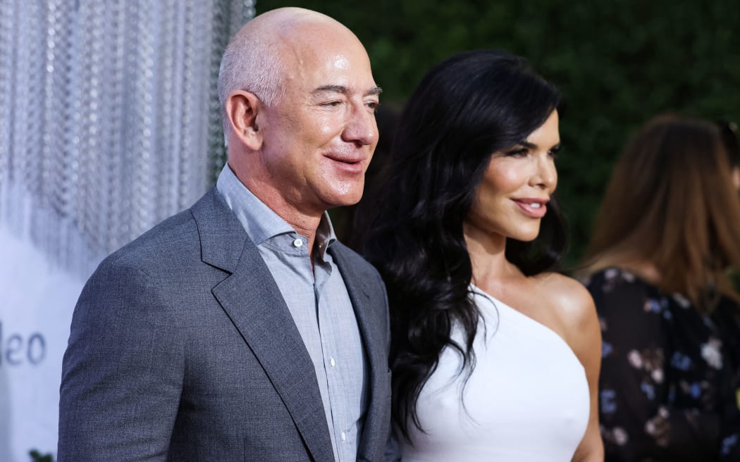 American entrepreneur and founder, executive chairman and former president and CEO of Amazon Jeff Bezos and girlfriend/American media personality Lauren Sánchez (Lauren Sanchez) arrive at the Los Angeles Premiere Of Amazon Prime Video's 'The Lord Of The Rings: The Rings Of Power' Season 1 held at The Culver Studios on August 15, 2022 in Culver City, Los Angeles, California, United States.