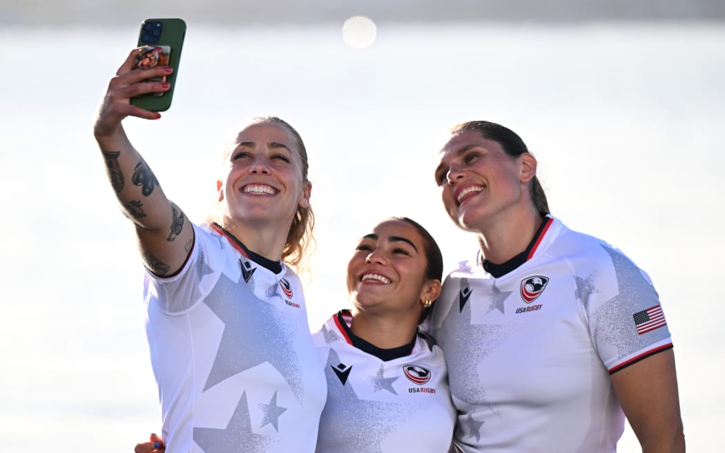 Ilona Maher (R) with Olivia Ortiz and Erica Jarrell (L) pose for a selfie at Princes Wharf in Auckland, New Zealand ahead of the Pacific Four Rugby match this weekend.
Photo: Andrew. Cornaga / Photosport