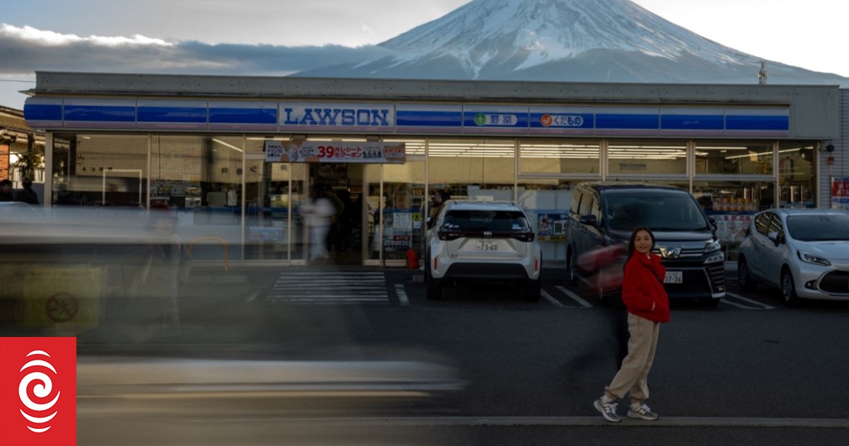Mount Fuji: Iconic view to be blocked to deter tourists - Vimarsana News