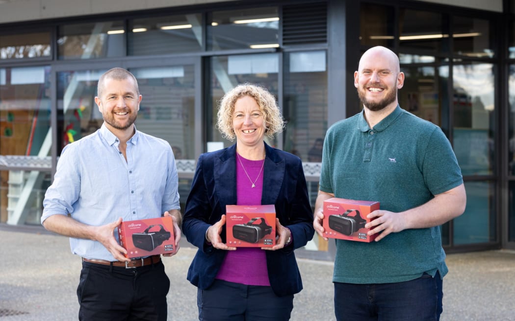 oVRcome founder Adam Hutchinson (left), Rangiora High School deputy principal Haidee Tiffen and Ignite Aotearoa innovation manager Mike Harb.