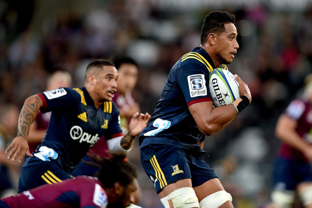 Shannon Frizell of the Highlanders in action during the Super Rugby match between the Highlanders and the Reds.