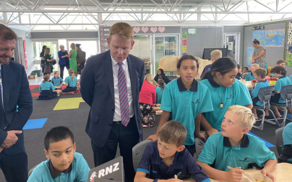 Chris Hipkins joins students for lunch as more lunches in schools are rolled out across Aotearoa.
