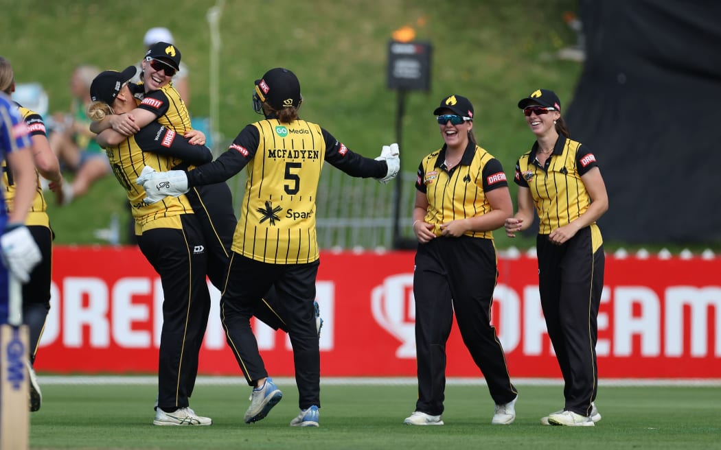The Blaze celebrate the wicket of Sparks Anna Browning during the Super Smash grand final at Wellington's Basin Reserve, 2 February 2025.