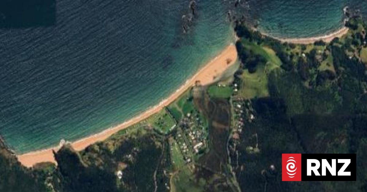 Far North fisherman gets caught out by tide, spends night stranded on rocks