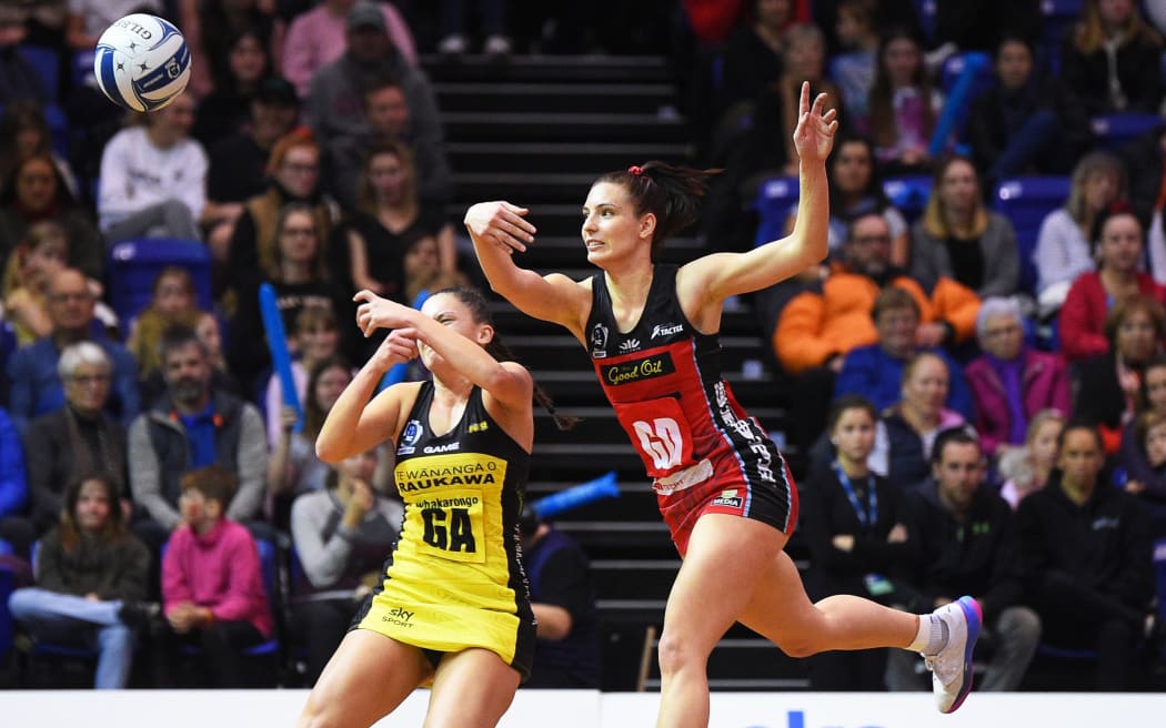 Tactix wing defence Karin Burger