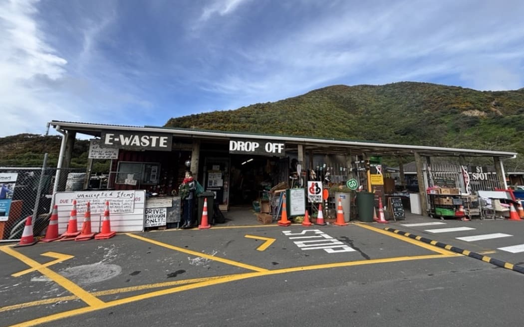 The Wellington tip shop.