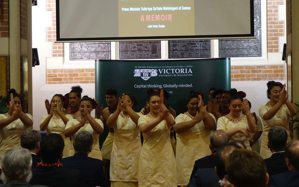 Samoan dancers welcome Tuilaepa Sa'ilele Malielegaoi Wellington.