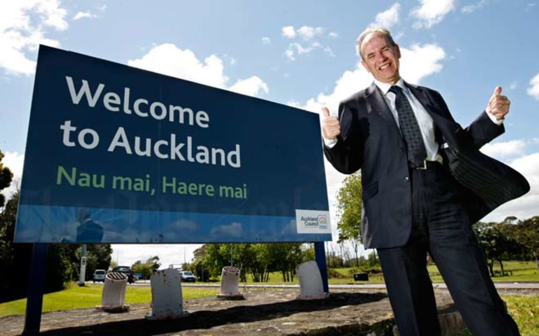 Len Brown enjoying Auckland's livability.