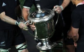 All Blacks' Brad Thorn and Richie McCaw carry the Bledisloe Cup around to the team. Bledisloe Cup and Tri Nations rugby union test match, All Blacks v Australia at Eden Park, Auckland, New Zealand. Saturday 6th August 2011. Photo: Anthony Au-Yeung / photosport.co.nz