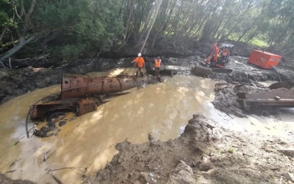 A v126 locomotive in the Oreti River.