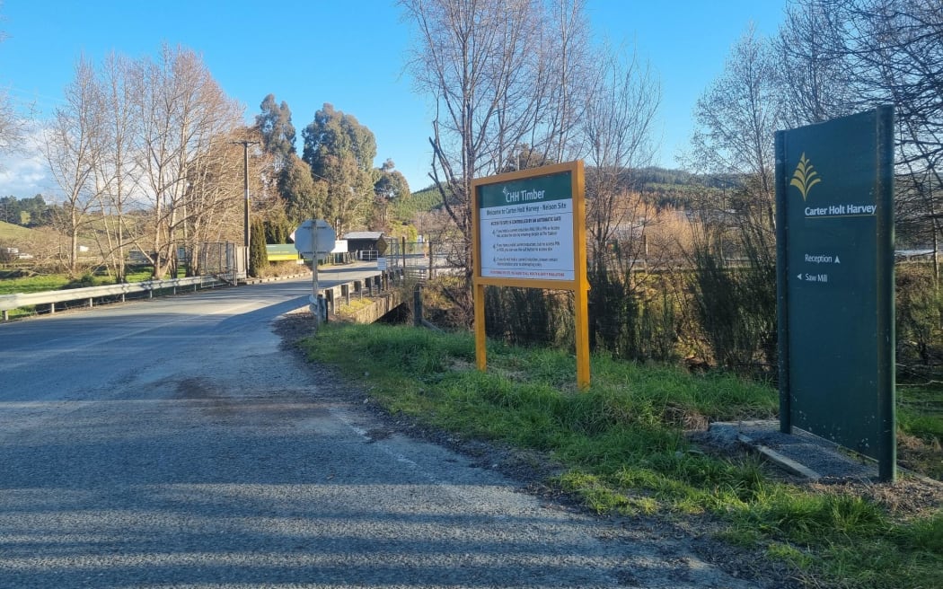 Eves Valley Sawmill company management says it plans to shut the plant near Nelson with the potential loss of 142 jobs.