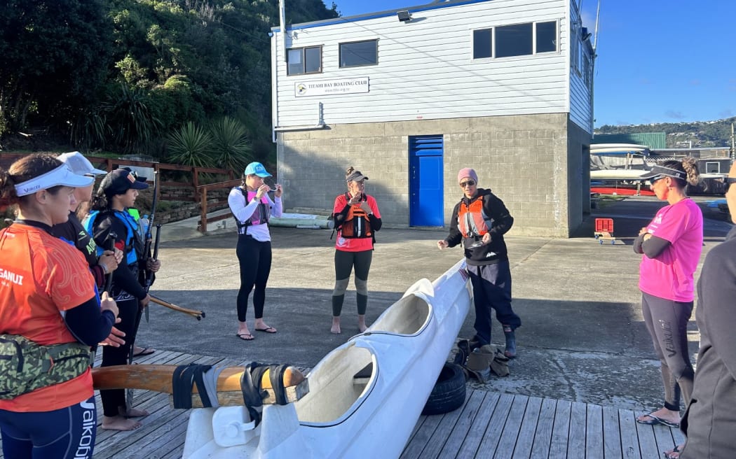 women canoeing