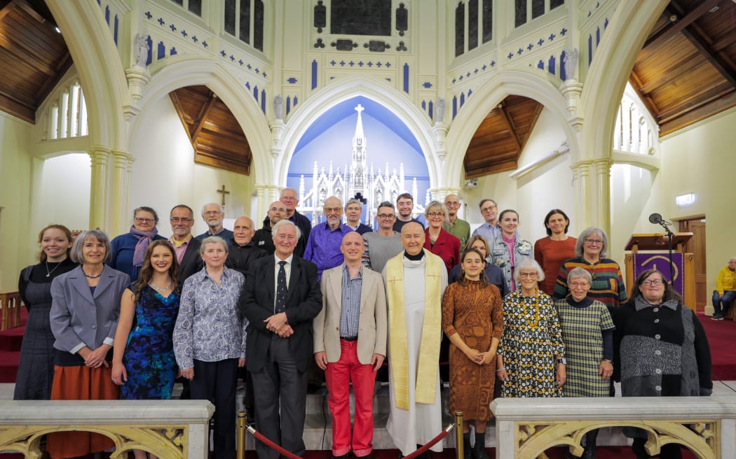 St Mary of the Angels Choir (Music Director William McElwee, Organist David Trott) and Fr Kevin Mowbray.
