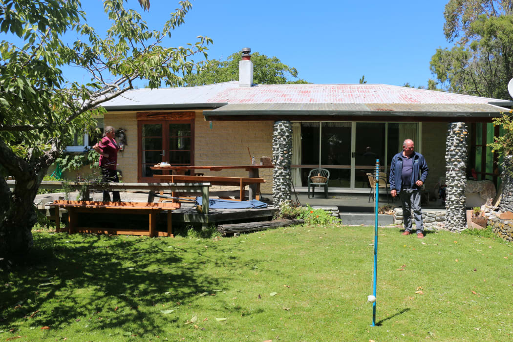 Gary and Gay Melville Kaikoura earthquake. Phone 0274 599 575