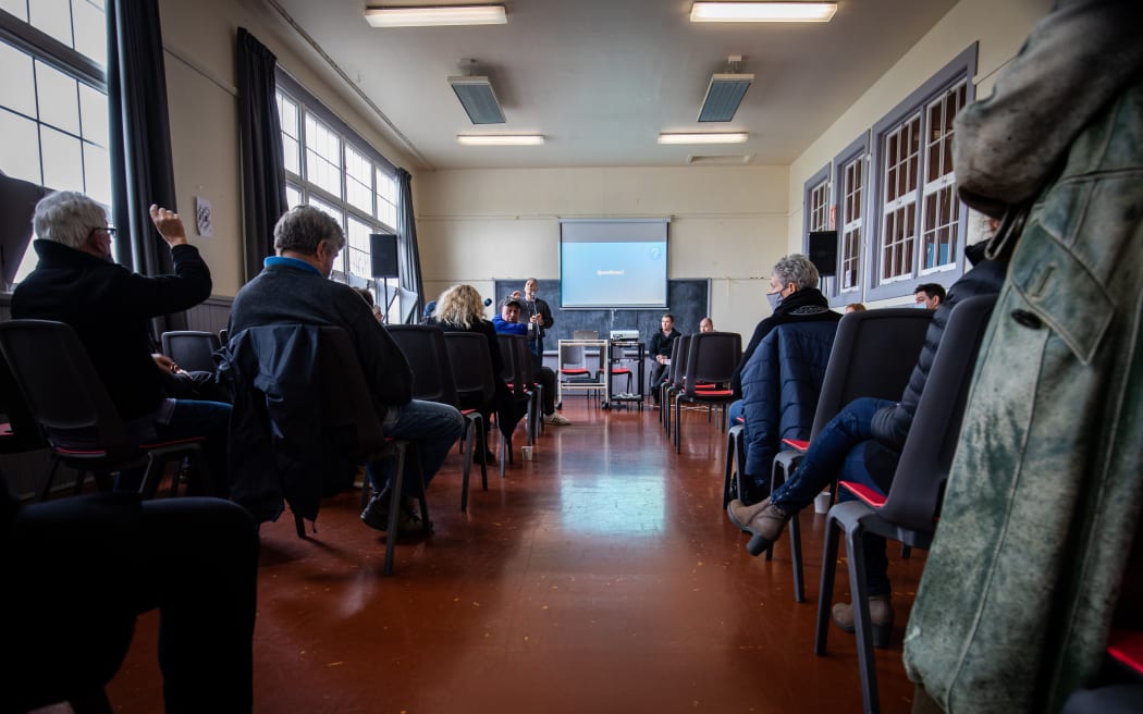 A meeting is held to discuss the Bromley waster water treatment plant