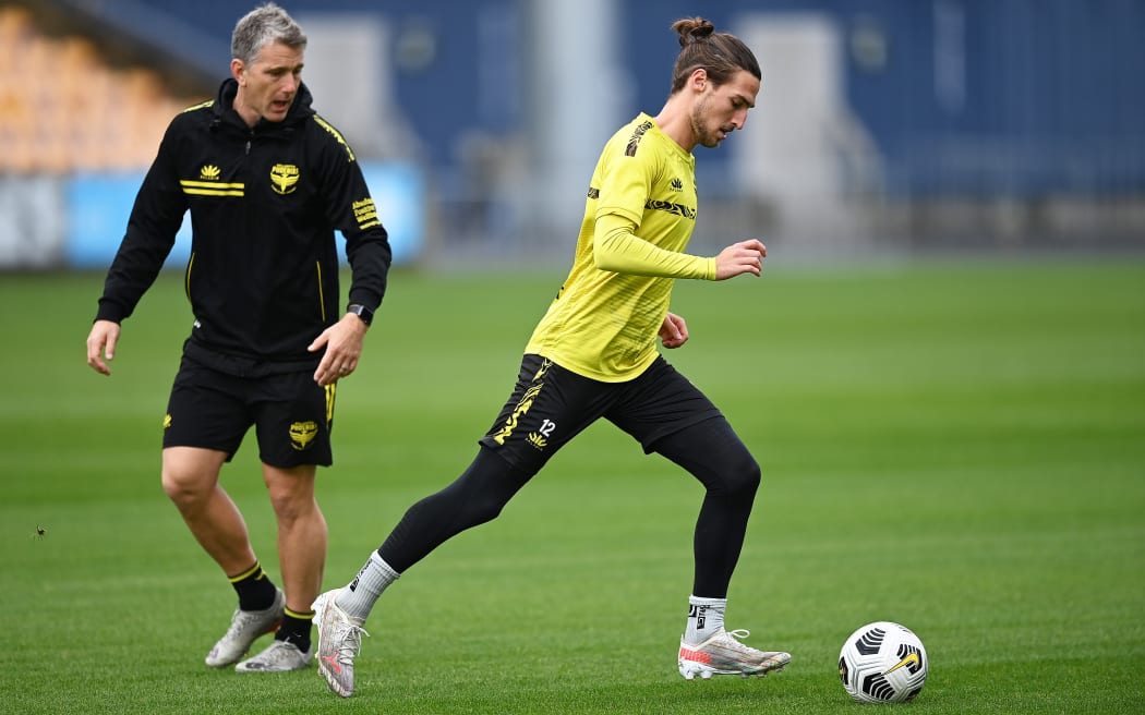 Chris Greenacre and Matthew Ridenton during training in 2021.