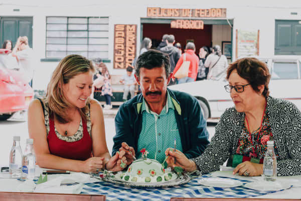 Kate (left) helping to judge the feijoa desserts competition at the Festival of the Feijoa in Tibasosa, Colombia.