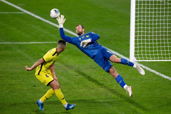 SYDNEY, AUSTRALIA - JULY 25: Wellington Phoenix goalkeeper Stefan Marinovic (1) dives to make a save during the round A-League soccer match between Wellington Phoenix and Adelaide United on July 25, 2020 at Bankwest Stadium in Sydney, Australia. (Photo by Speed Media/Icon Sportswire)