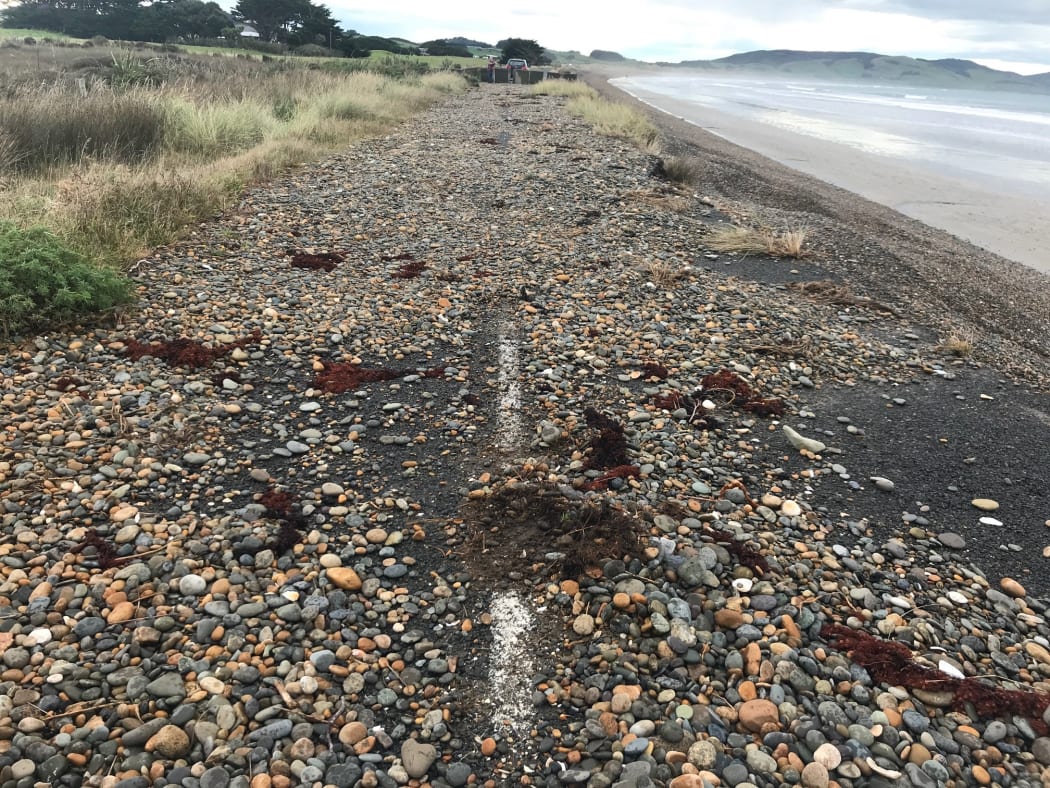 Colac Bay Foreshore Rd is a combination of crumbing tarseal and loose stones.