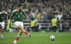 Mexico’s forward #09 Raul Jimenez shoots a penalty and scores his team’s second goal during the 2026 World Cup round of 16 football match between Mexico and England at the Mexico City Stadium in Mexico City on July 5, 2026.  (Photo by Yuri CORTEZ / AFP)
