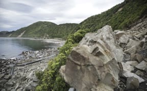 Landslide covers state highway 1 - north of Kaikoura