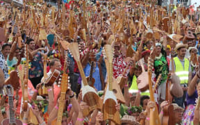 Tahiti Ukulele Festival sets world record with 4,750 players