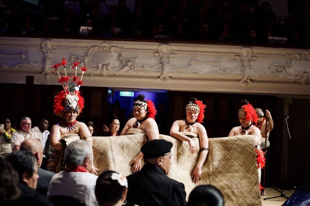 McAuley High School students gifting a Ie Toga or fine mat during the formal part of the Dawn Raids apology.