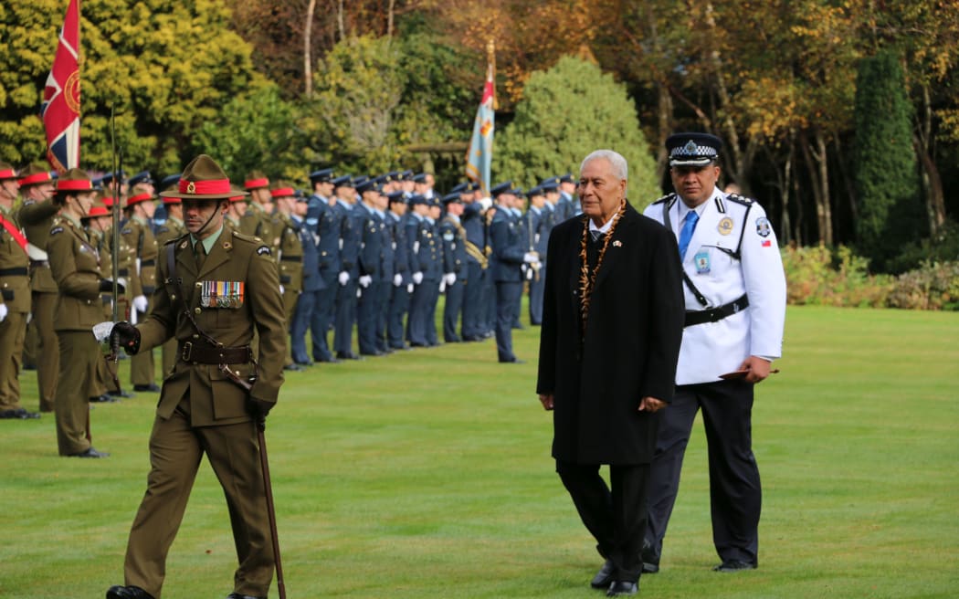 Samoa's Head of State Tuimaleali'ifano Va'aleto'a Sualauvi II inspecting the guard of honour.
