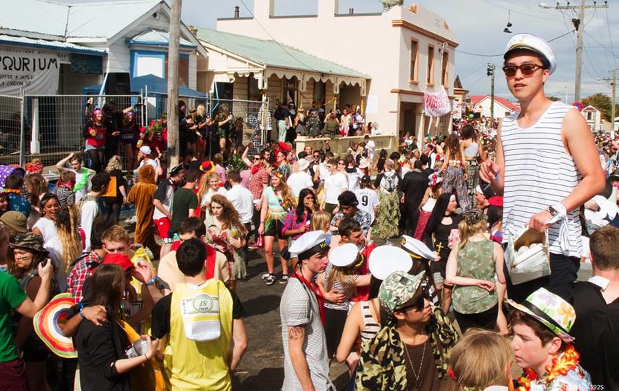Dunedin mayor Dave Cull is asking: "Is it possible to have a street party with thousands of students drinking more than they should that’s actually safe?”