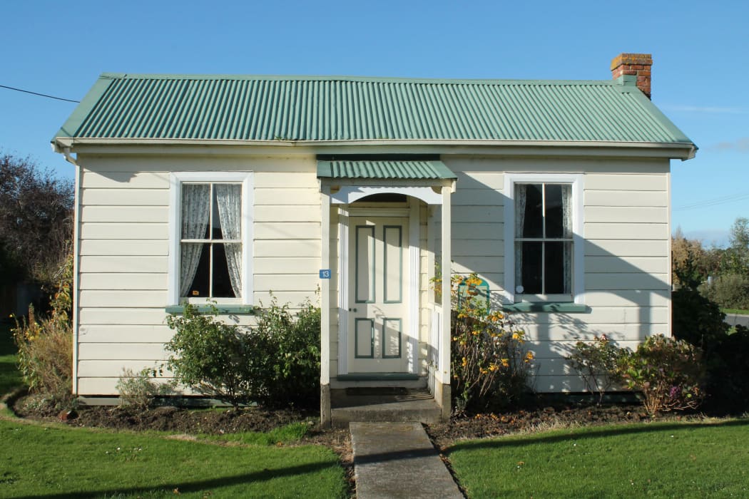 Miner's Cottage, Nightcaps