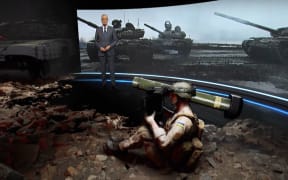 TVNZ 1 News puts host Simon Dallow into an augmented reality Ukrainian battlefield to demonstrate how Javelin missiles work.